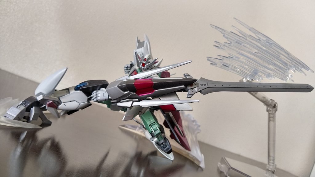 「SERE†NADE」左腕の籠手に大剣を装着し、ブースターで一気に加速してすれ違いざまに敵を切り裂く必殺剣。妹の偽物を倒すときに使った悲しい技でもある。