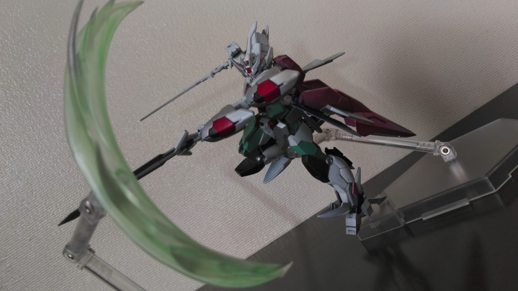 「TWIN†DIVIDE」二本の剣で切り、さらに巨大なエネルギー波で切り付ける技。ライザーソードに似ているぞ。