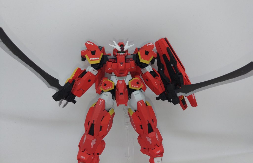 大型対艦刀　バックパックに装備されている２対の大剣で本機を象徴する装備となっている。