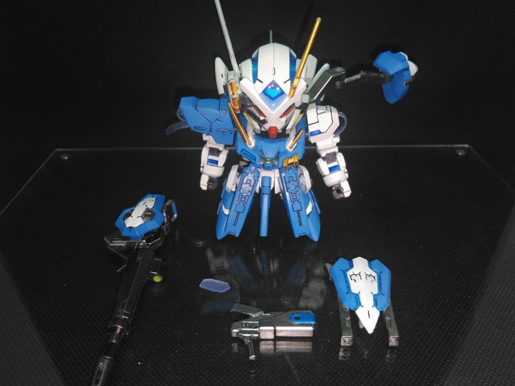 イツモノディスプレイ武装は折り畳み式GNスナイパーライフル、四連装ハンドガン、複合兵装GNシールド(ミサイル✕2発、GNマシンキャノン✕2門)と少なめ。