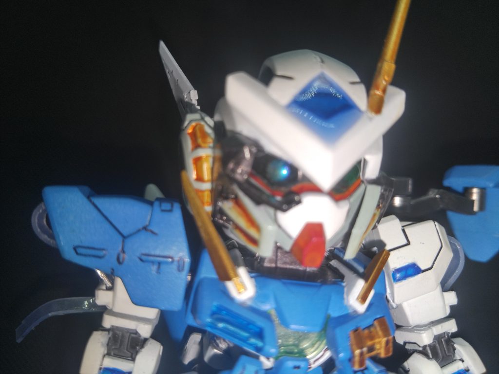 右目のカバーを外した状態。予想外にEケーブル素材で作ったレンズが曇っていたのでオーロラアイズが見えなかったのでオープンorz