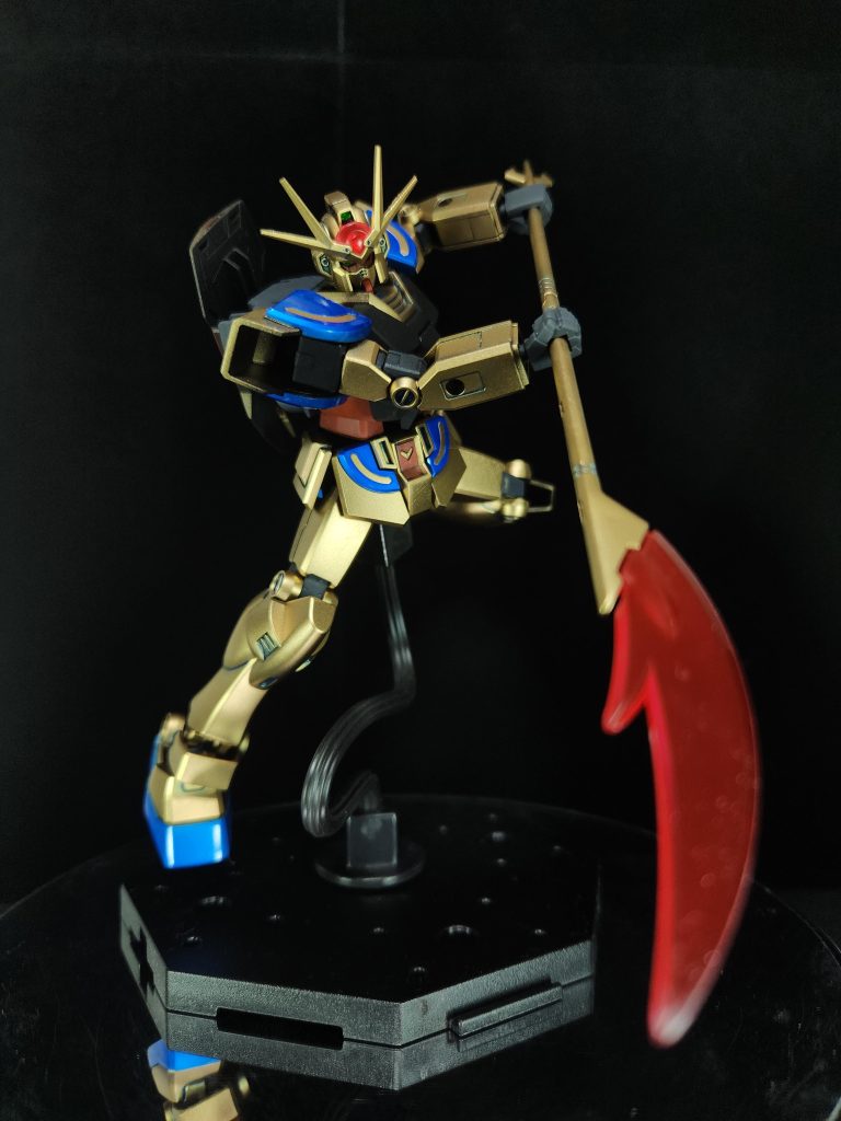 墨入れは、タミヤのロイヤルブルーで行いました。あまりわからないかもしれませんが、この墨入れのせいで、全身バキバキに割れてしまいました。未熟さを痛感しました。