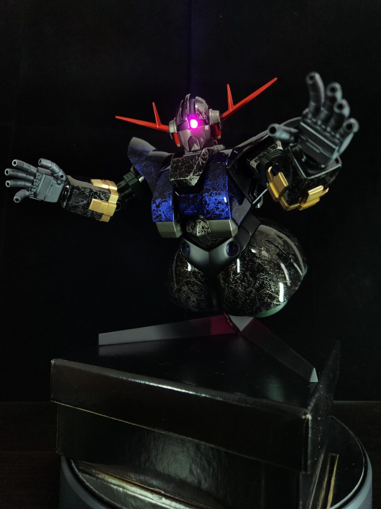 頭部モノアイに1つ、