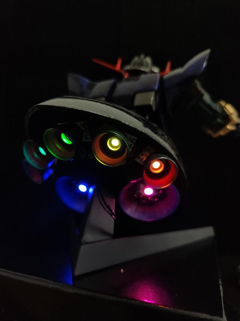 LEDを個々に制御することで、「ゲーミングジオング」になります。他に明滅モードやグラデーションモードなどがあるのですが、写真では説明できないので、ぜひyoutubeの動画をご覧ください!