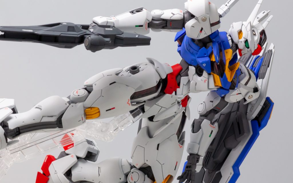 手首の軸が細く見えたので、カバー用にリング状のパーツを追加しています