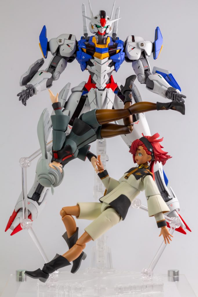 フルメカ エアリアルとフィギュアライズのスレッタ＆ミオリネが完成して、ヒロイン三人そろいましたので、ヴィネット風に組み合わせて作品タイトル「水星の魔女」としました