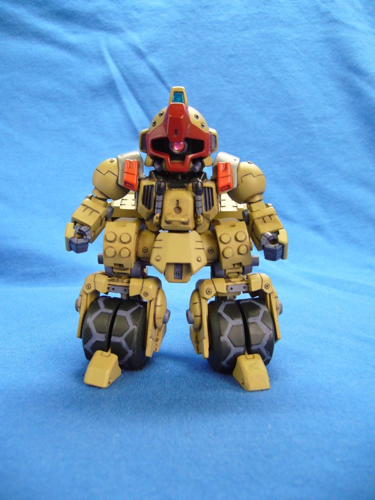 【と、いう設定】ガンプラバトルが行われている、どこかの世界。(GBNかビルダーズか、または別の世界なのかは断定しない)ジオニストの男の子が造り上げた機体。究極のドムを目指して設計されたUltimate DOM(アルティメット・ドム)。通称アルドム。戦局に応じて、様々なバリエーションのオプションが用意されている。その中でも本機は、地上の拠点攻略に特化したコンセプトになっている。