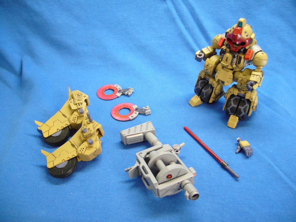 装備一覧の展開図。【製作行程と言い訳と】ガンダム+お魚企画!僕の中ではGダ○イアスと呼んでいます…………いや、まぁ。厳密には魚類ではありませんがね。(汗)ヤドカリをモチーフに作ってみました。某狩猟ゲームをしていたら、印象に残って触発されてました。wストレートにカニっぽく多脚だとキモチワルイと言われそうなので。あくまでもぽい形にまとめてみたのですが。ガザンは見せた友人に、ホヤだホヤだと囃(はや)し立てられ。キモいと言われてしまった↓(泣)wタイヤ繋がりで、カラーリングのイメージは、ゲドラフやアドラステアっぽく。
