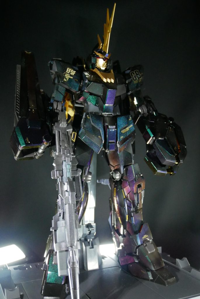 最後まで観てくださった方、ありがとうございました。今回は、未知の領域のウレタン塗装に挑戦篇でしたw。PGもこれで3機目なんで、何とかして思い描いたのが作れて個人的には満足しております。あとは、NT-Dモードがどうなるのか????怖くてまだ変形させてないので、次回の投稿がNT-Dモードでしたら塗装成功した証拠ですw。ウレタン塗装はプラスチックを溶かすのではないかと勝手に思い込んでいましたが、トップコートはラッカーよりも、表面の光沢や強度も強くすぐ乾燥してしまうので、ベタベタしていないんですよね。ただし、塗装の際には換気と防毒マスクが必要かなと感じました。Show Upさんの塗料は面白いので、お勧めです(^^♪タイトルのBlack Swanは、なんか撮影していて、獅子より黒鳥に見えてきたので、つけました。映画も好きなんですけどねw。