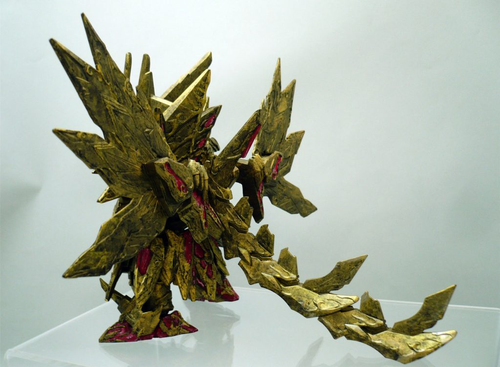 翼に尻尾もキット2個使いでスタイル変更しています。