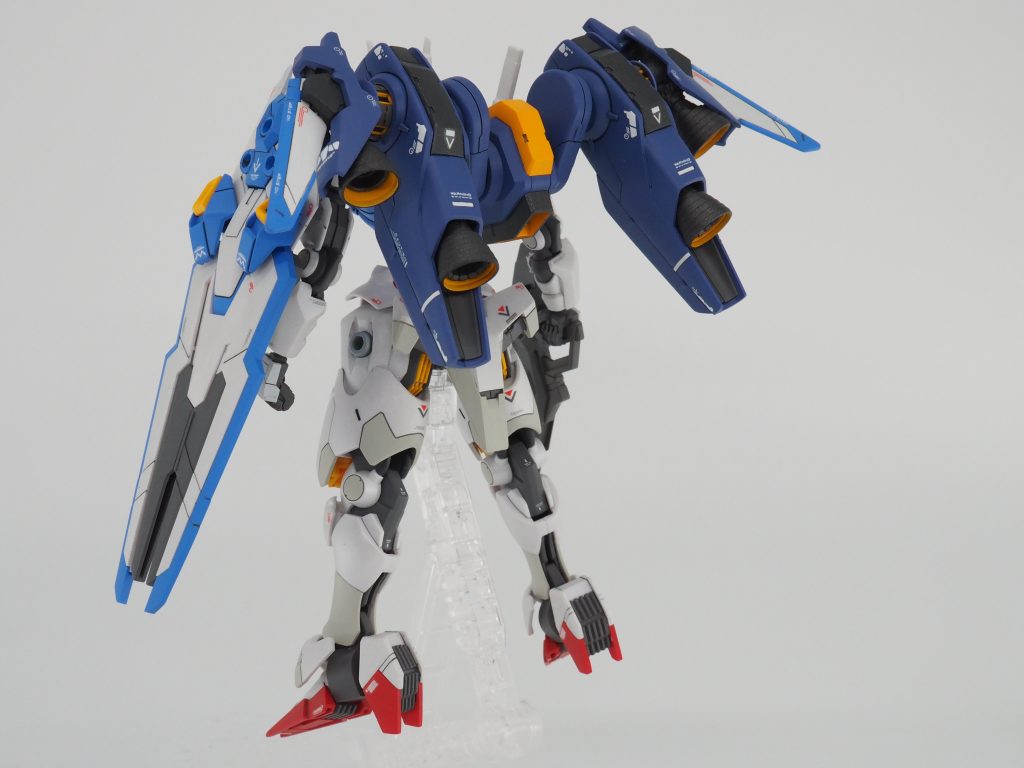 重心が後ろに下がってしまって、ディスプレイベースがないとコケてしまいます。。。