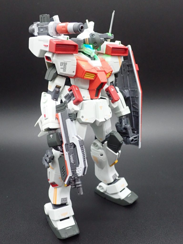 初めてスジ彫りモールド追加してみたんですが難しいですね……線ガタガタになっちゃいました……。赤塗装プラチップ追加やメタルパーツなどもアクセントに。