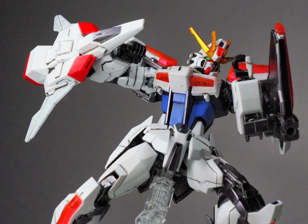 パッケージのポーズを参考にしてみました。ついつい全身を入れたくなりますが、そうではないことを教えてくれました。