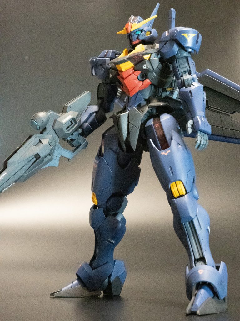 ガンビットも一応塗り分けたのですが、ティターンズ仕様的にはそぐわない装備かなーと思って、撮影時は単なるシールドとしてのみ使っています