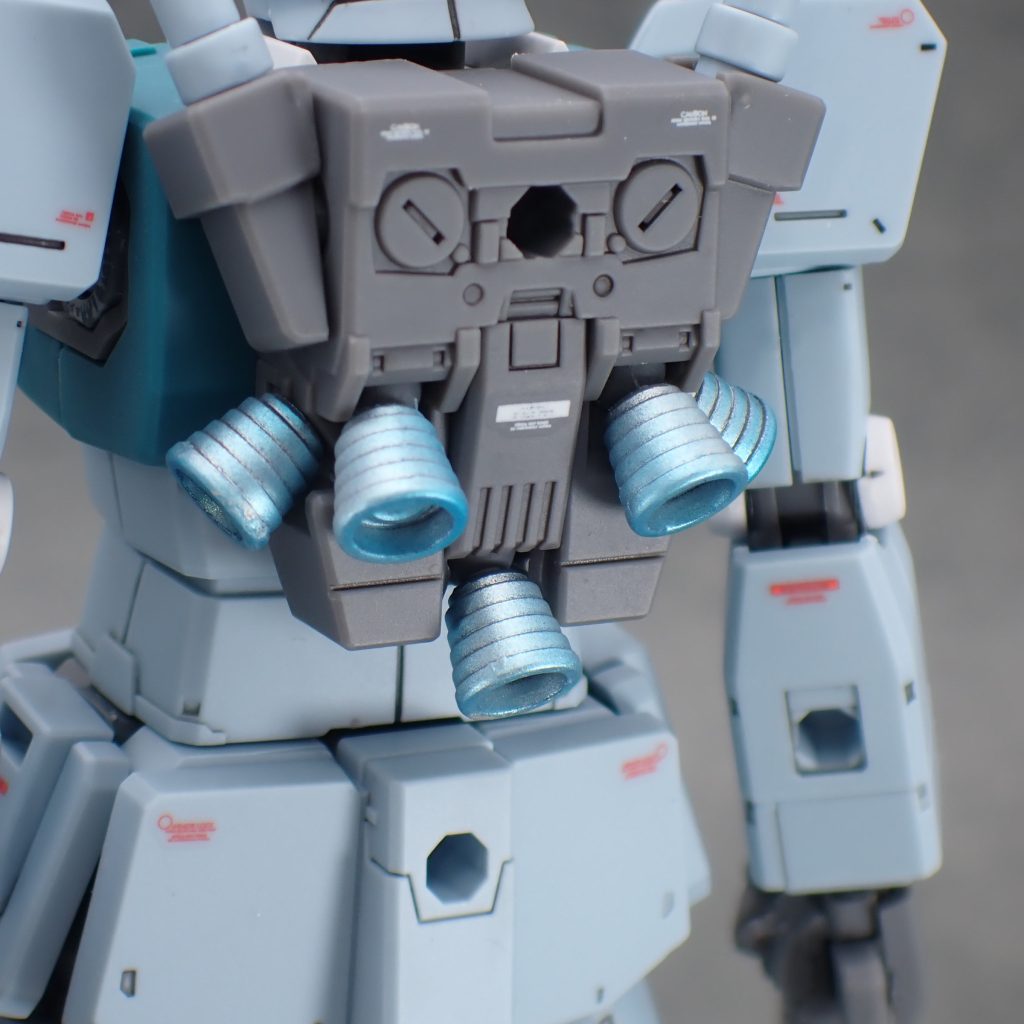 バーニアはシルバー下地に機体色に合わせてクリアブルーで。