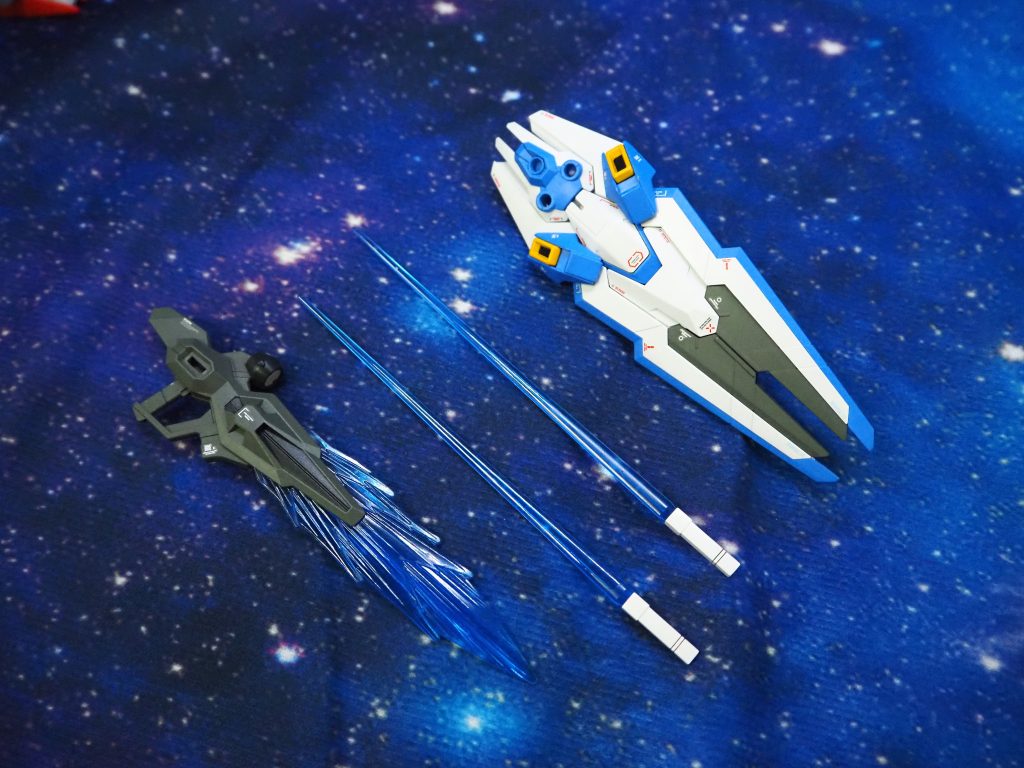 武装。構成自体はけっこう普通(エスカッシャンがヤバすぎる