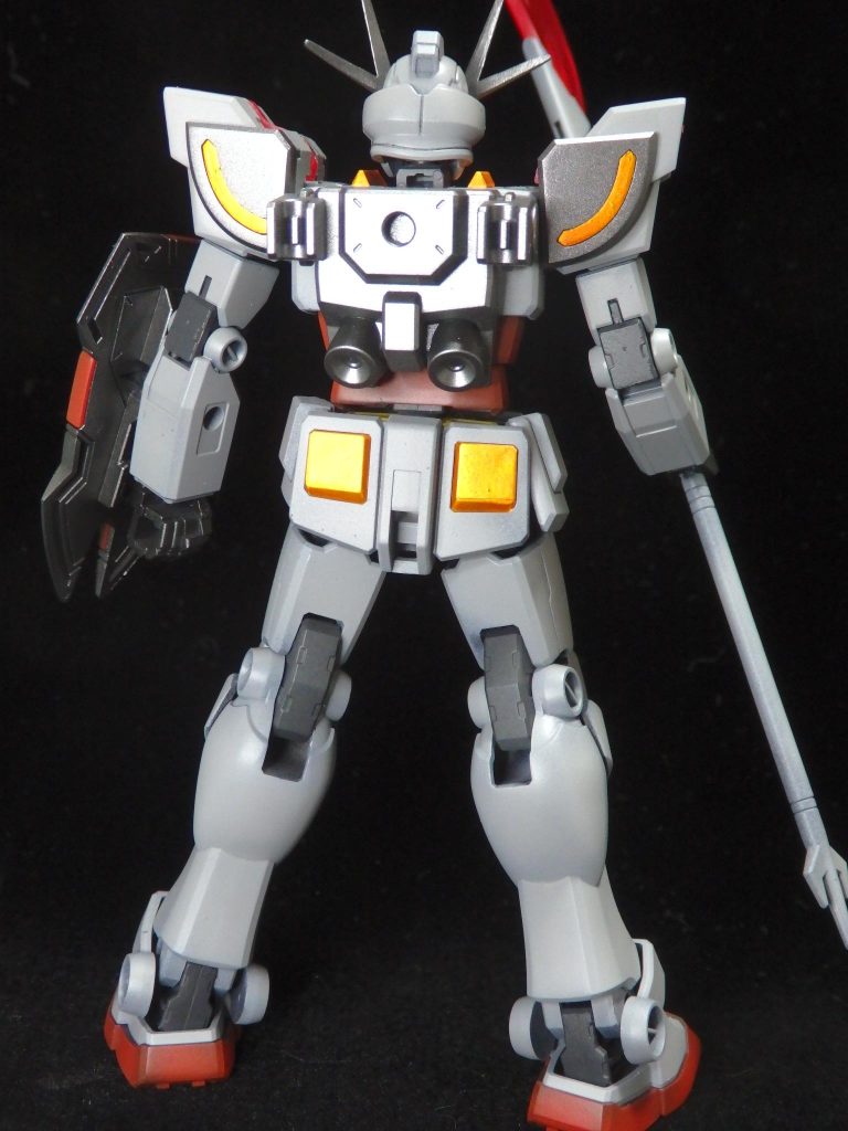 塗装は充電式エアブラシです。下地塗装:黒(Mr)本体色グレー:ニュートラルグレー3(g)ラー、シールド:スターブライトアイアン(g)関節:ニュートラルグレー5(g)赤:モンザレッド(Mr)黄:ガンダムマーカーメタリックオレンジトップコート:EXフラットクリア(g)+フラットベースなめらかスムース(Mr)黄色パーツをメタリックオレンジで塗装して、つや消しにするの、最近気に入ってます。