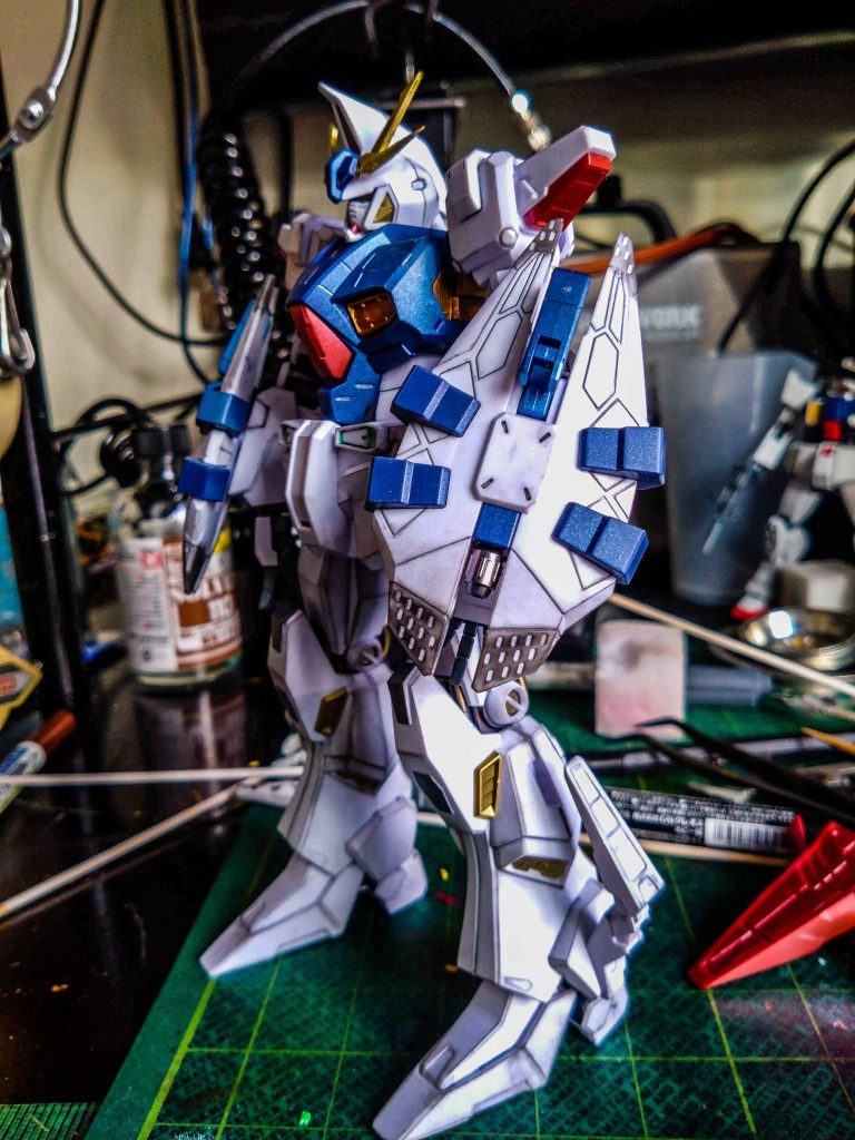 オデュッセウスガンダムめちゃくちゃカッコイイと思います。でも、ペーネロペーにしちゃうと殆ど見えなくなってしまいます。フライトユニットっと別体で飾るのも味気ないよなあと悩んでおります。