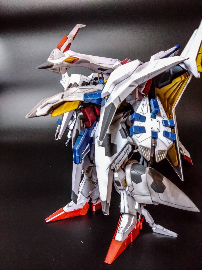 必要最低限の部分塗装で制作したのですが本気で塗りにいったら半端なく塗料食って重量も増しますね。でも裏塗りはしとけば良かったなあ。