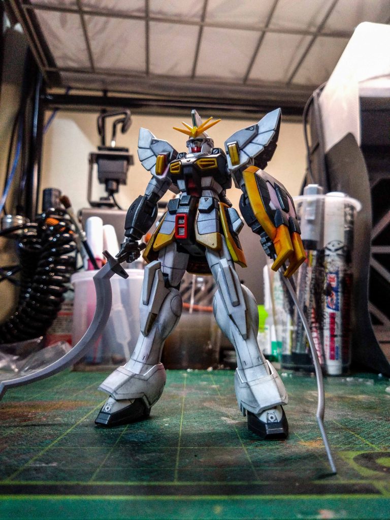 ランナーの状態でスミ入れしちゃってます。後は普通に組みながら気になるところだけガンマカで塗装します。股間やスネのダクト等ですね。