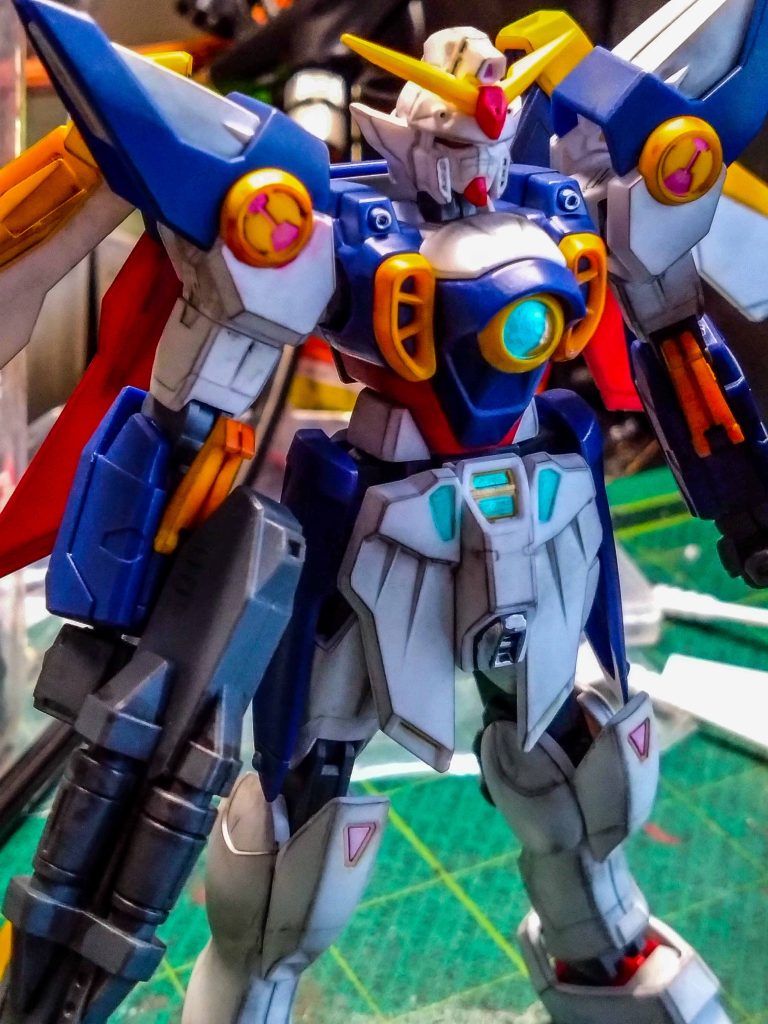 ガンダムW好きなんですがゼロもしかりでフェイスに癖が出やすい気がします。アニメ、プラモ、キット事に全て違う感じがしますね。私のイメージでは兜っぽいんですよね。このHGは凶悪気味な顔してるので好みです。