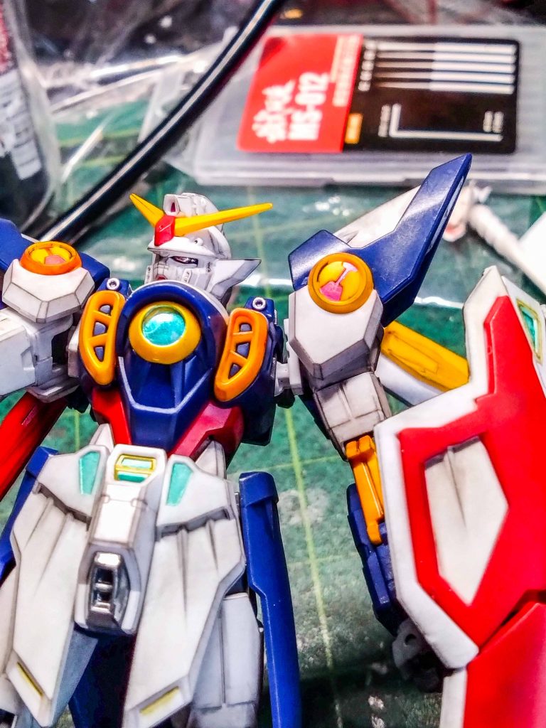 アチコにゲルインクペンで色入れてるのですがトップ吹くと曇るんですよね。次回はトップ後に着色してみます。つや消しならインクのるでしょう！（多分）片手間シリーズは制作デスクで撮影してるのですが5機揃ったらブース予定です。クスィーがなかなか進まない！