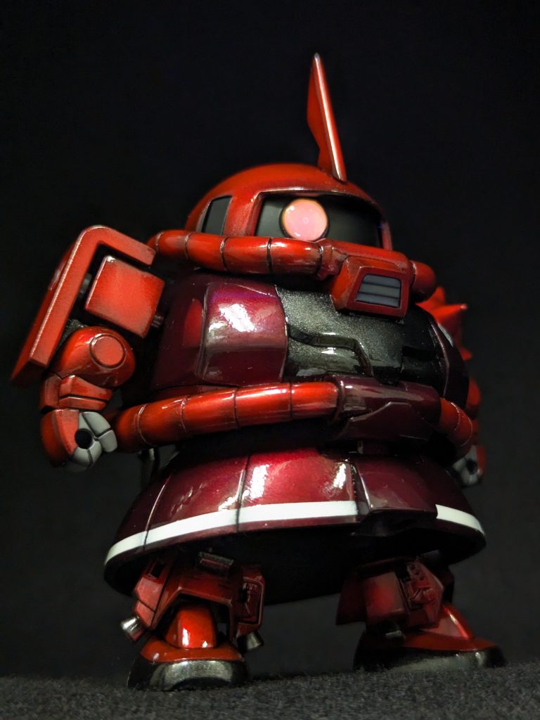 今回蛍光塗料を使用したのはモノアイのみですバーニアも蛍光塗料で塗ろうかと思ったのですが、あまりにも見えない&ポージングがかなり限られるので、意味ないかなぁと思い、モノアイだけになりました🤣