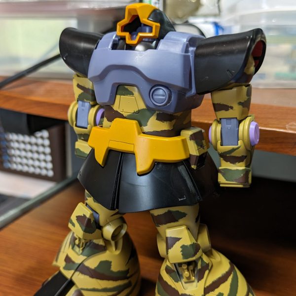 エアモデラーに転向して以来、2年ぶりのガンプラ製作。テーマ「虎だッ……！　お前は、虎になるのだッ……！！」（1枚目）