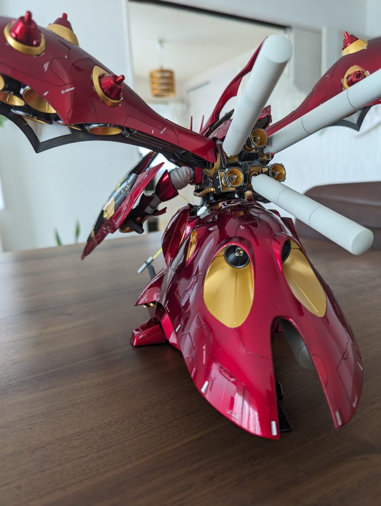 磨きましたが、トップコートがヘタだったので鏡面仕上げとはほど遠い。タミヤコンパウンド、粗め→細か目→仕上げ目その後ハセガワ、TT25セラミックコンパウンド→TT2コーティングポリマー