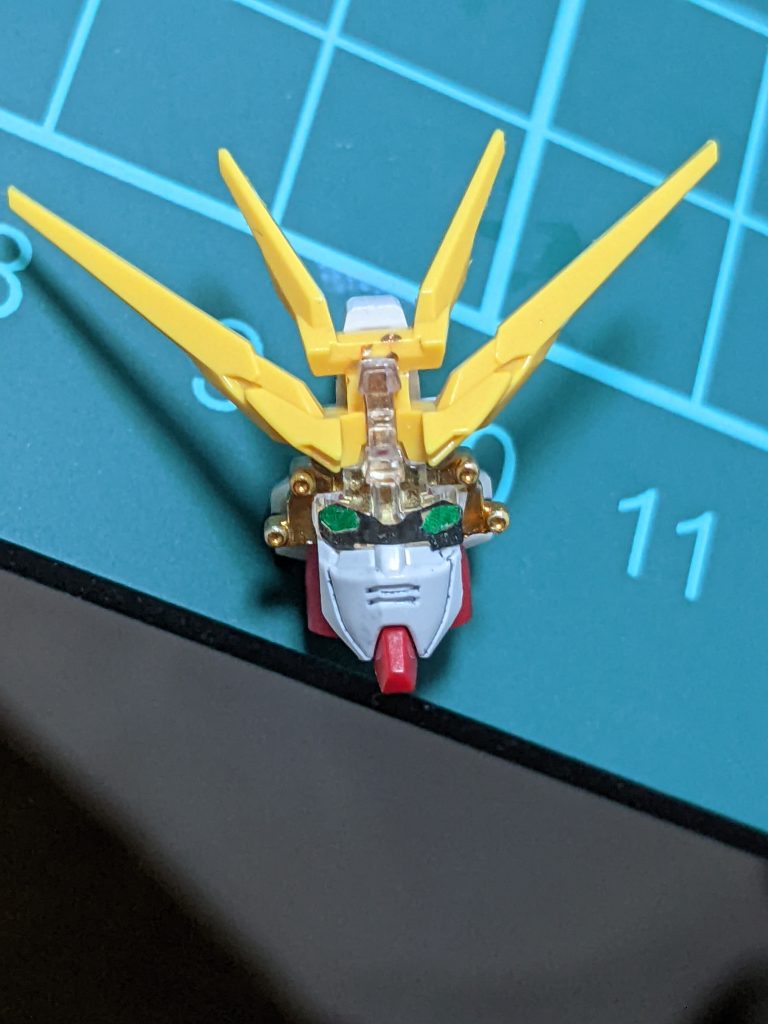 作成時に苦労した場所を一枚パシャリ。透明パーツに対して、分割されてる目のシールは貼れる気がしませんでした…結局は繋がった方で解決