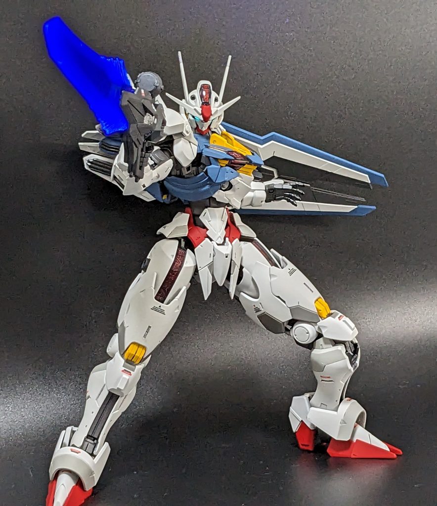 ツインアイとクリアパーツの部分はUVライトで光ります！