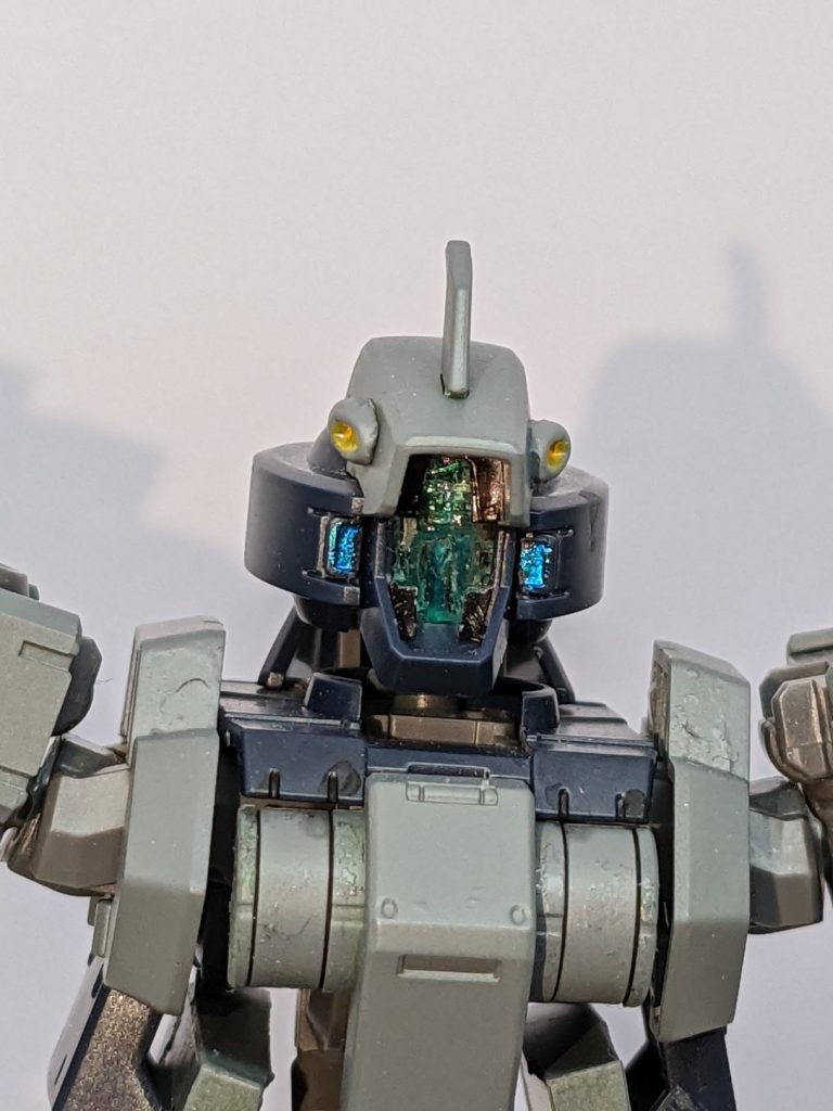 色は全体的に灰色で統一し頭部バイザーは初めてレジン複製して色を変えました。頭部バルカン(チェーンガン)は小型のバーニアをかつけたものです。