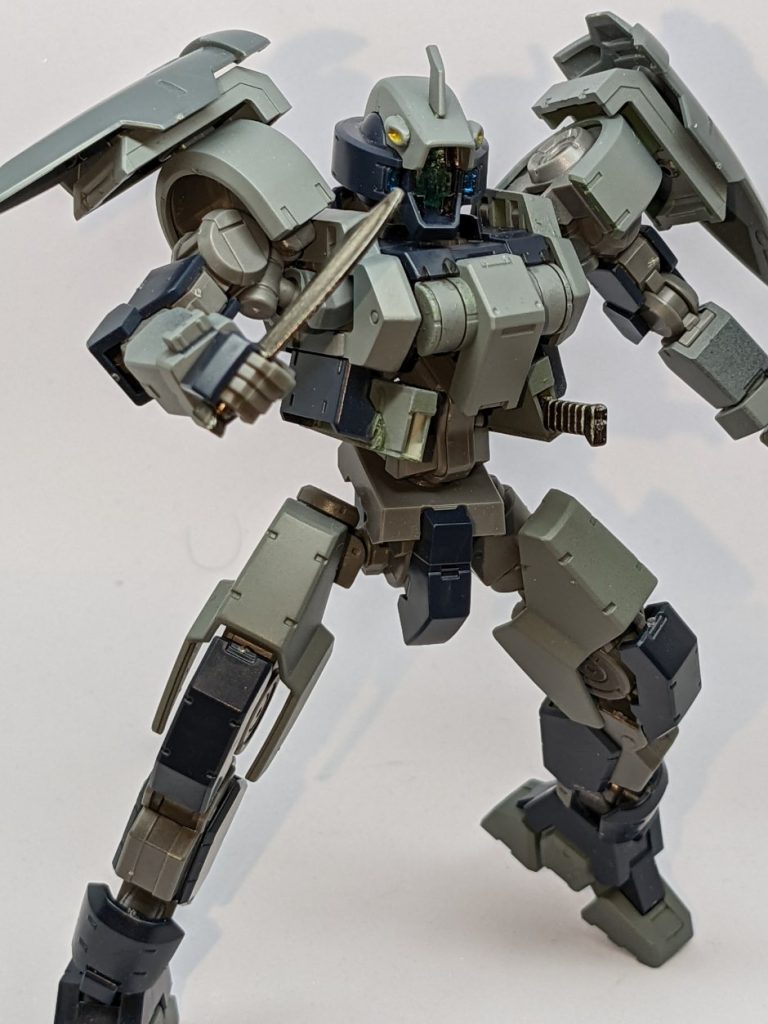 ナイフシースに装備しているナイフ(対戦車ダガー)です。小型ですが取り回しはよくて投げても使用できます。グラップリングが得意だと彼は評価されてましたね。