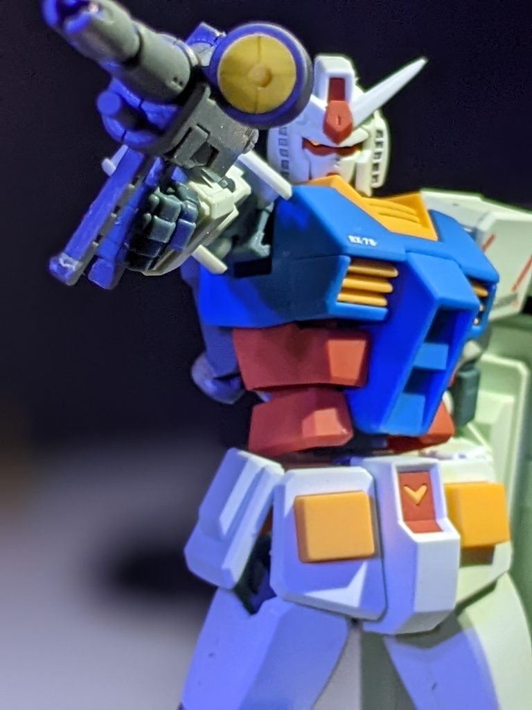 アムロ「これで8つ!ヒピッ あとは瓦礫裏…カイさん!?気づいてないのか!?」