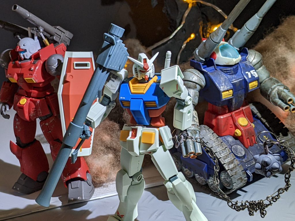 アムロ「それよりカイさん、ハイパーバズーカとハンマー持ってきたんですね、シールドあげますよ。」カイ「?ま、まぁ俺なら当然よなぁ!」ハヤト「なんか怪しい…」アムロ「とりあえず、残りも片付けますよ!」カイ&ハヤト「おう!」