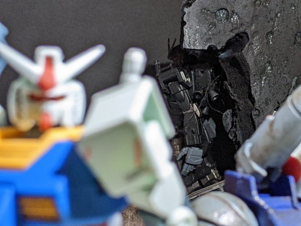 S.R「隊長…ジャミング切り忘れましたね?武器をさり気なく届けるまでは完璧でしたけど。」S.A「ハイ、ゴメンナサイ」「飯抜きっと。」アアァ!ゴメンユルシテェ!