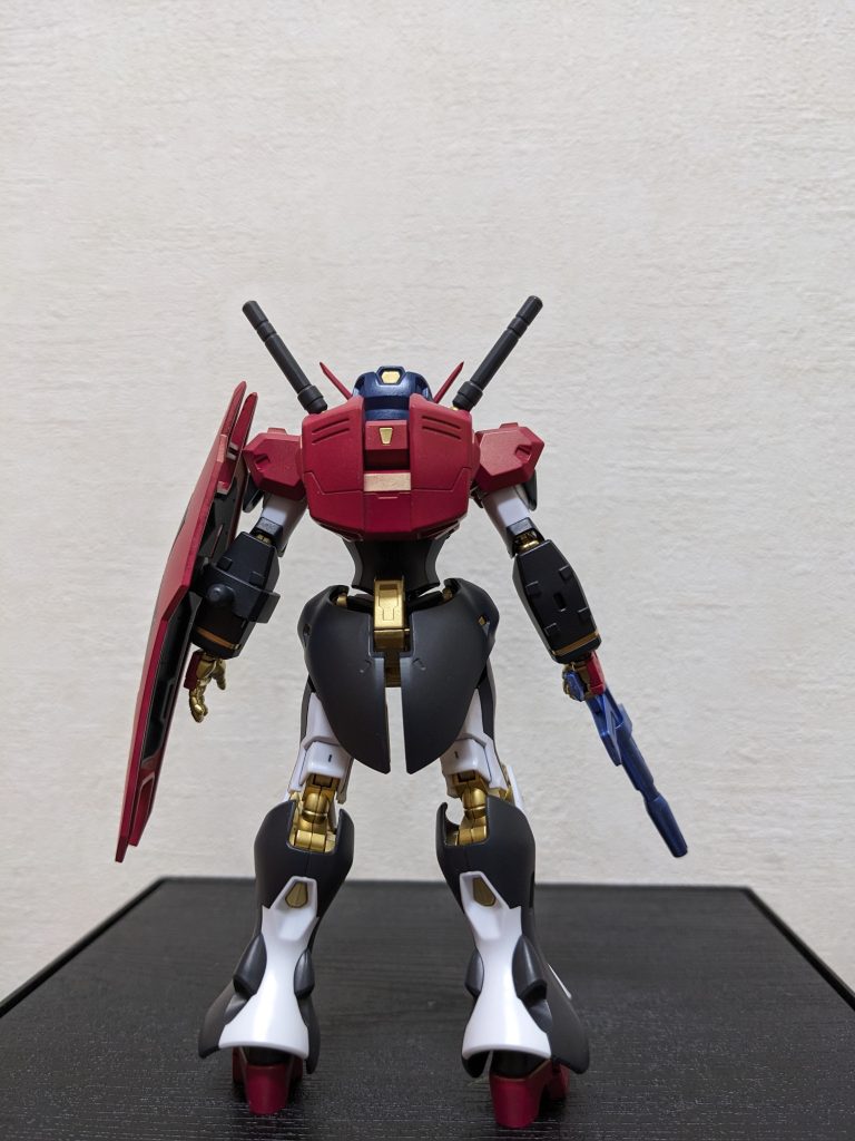 背面(デフォルト)「我、恐ることを恐るなかれ」5人のメンバーの中から、今回はベース担当、ティモリスこと八幡海鈴さんをモチーフに選択。自分の推しメンであることと、エンゲージゼロの形状にはティモリスの衣装が一番マッチしてるからです。