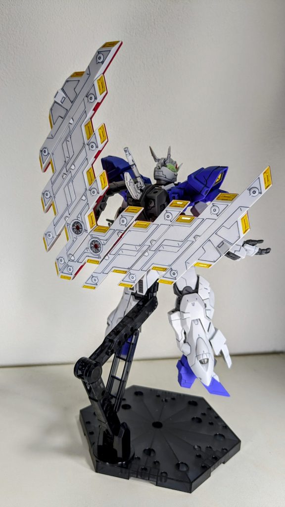 バックショット。サイコプレートのスジボリとスミ入れは苦行でした…