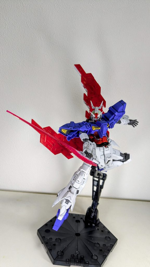 ビーム・トマホークを構えたポーズ。ちょっとポロリ多めでした。個体差かな?