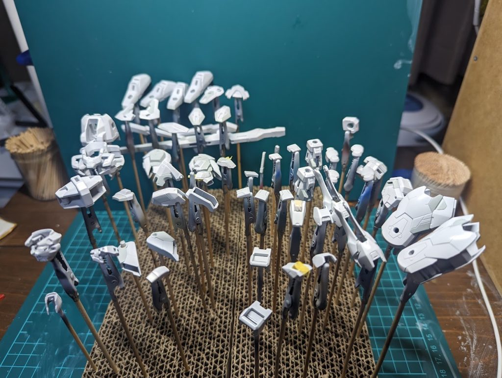 白2色で塗り分けた状態。このままクリアパールでもよかったかも……