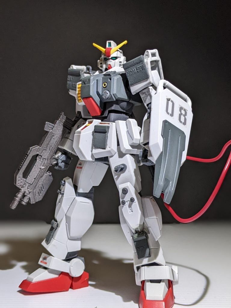 試作陸戦型ガンダム大型ビーム兵器の一つとして、近接装備の開発に動いた司令部が開発した試作機であり、一部装甲には、ジムストライカーのウェアラブルアーマーの技術を取り入れ、低コスト化した試作装甲を装備。その代わりに閃光弾がオミットされている。目玉の大型ビームサーベルは、機体内バッテリーからの直接供給によって使用され、同時期に生産された、オスプレイコマンダーでの充電が可能になっている。