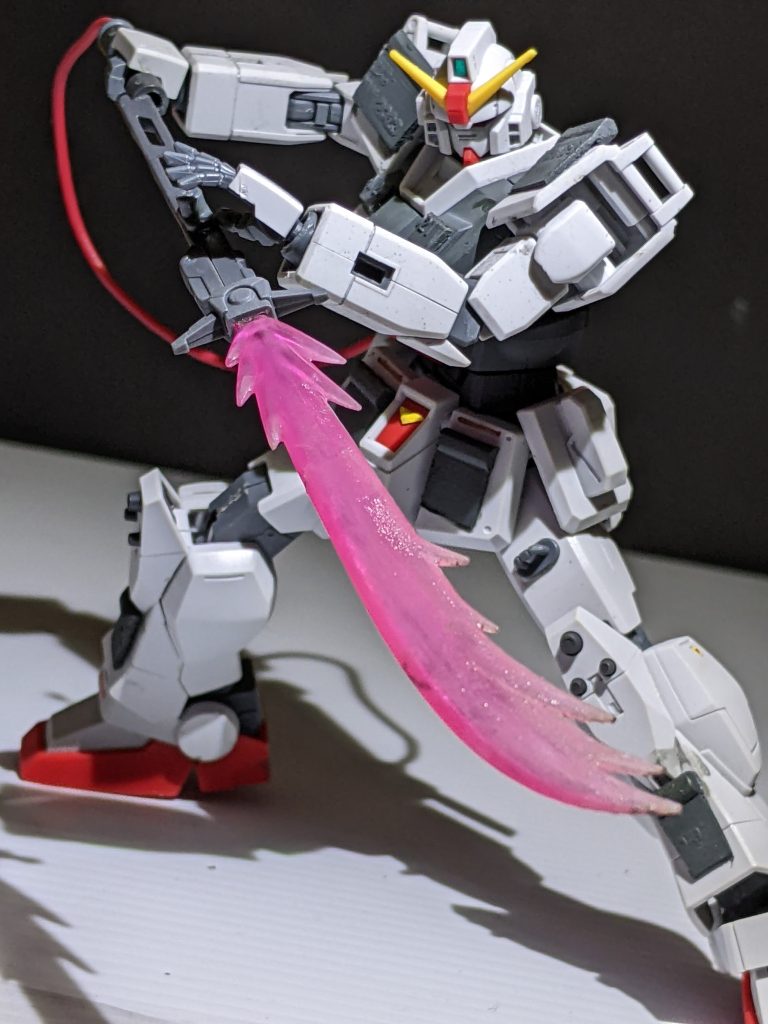 大型ビームサーベル試作型バッテリー内からの供給で形成されるため、形状変更は可能。