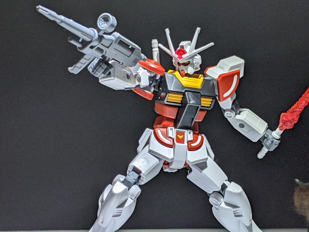 初代ガンダムにも組めるのもあり、バックパックとライフルスコープも付属。ビーム刃は別から。