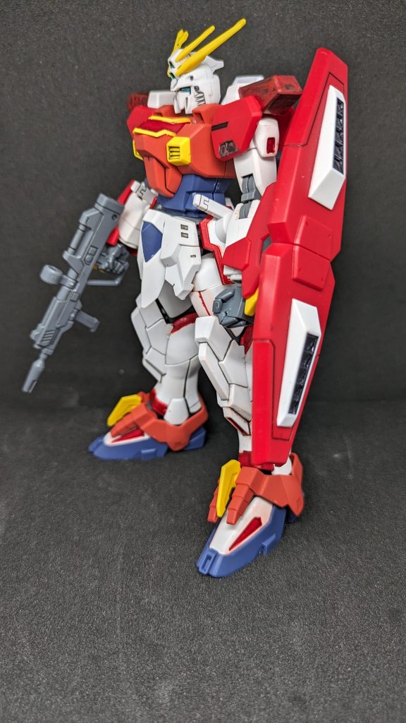 ゴッドガンダムをベースに(したブレイジングガンダムをベースに)ビルドされた汎用型ガンダムタイプ。モビルファイターの系譜なので総重量が軽く、良好な機動力で戦場を縦横無尽に飛び回る。