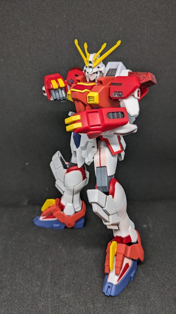 カガセオナックル緊急時やサーベルに持ち替えるより素早く格闘戦へ移行するための装備。モビルファイター系列の鋭い拳で敵MSを殴打する。