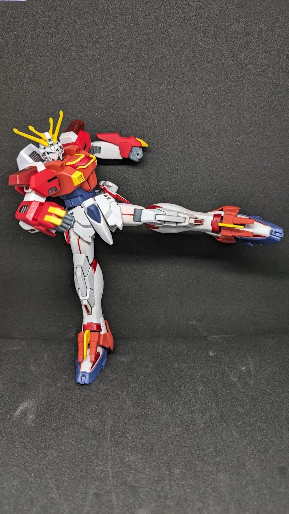 カガセオアンクルキックを補助するアンクルガード。ナックルとアンクルは同程度の強度があり、MSの装甲へぶつけてもそう簡単に変形しない強固さがある。(という設定)