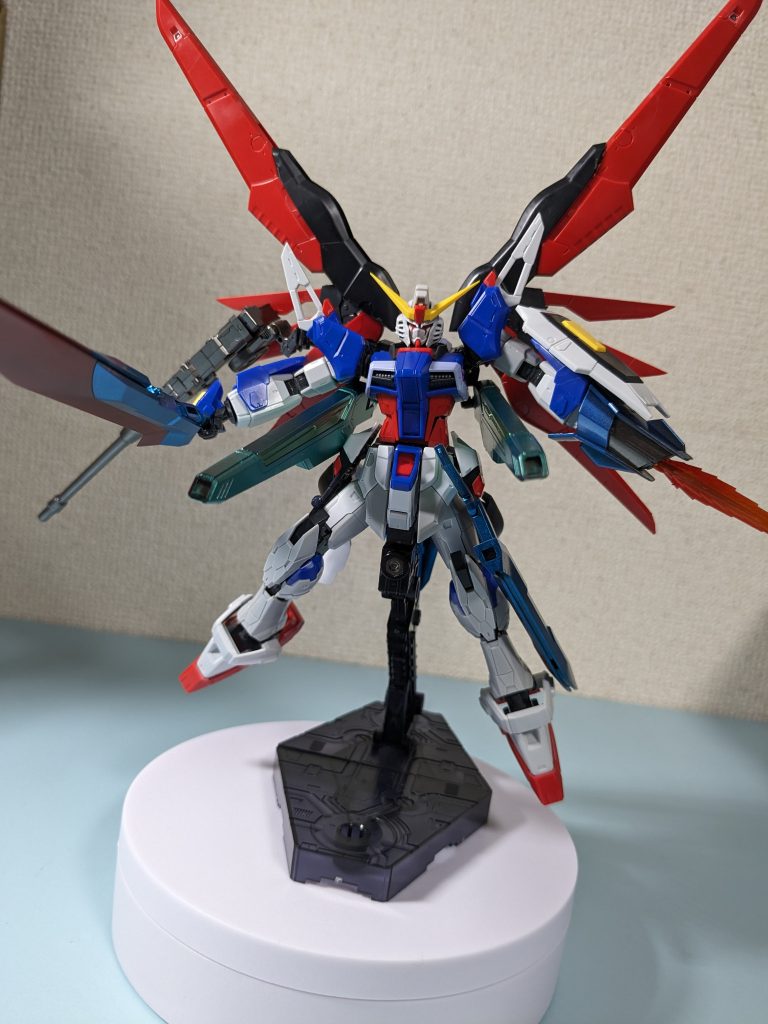 フリーダムに似ているカリドゥス複相ビーム砲もあるので一々持たなくて撃てます。