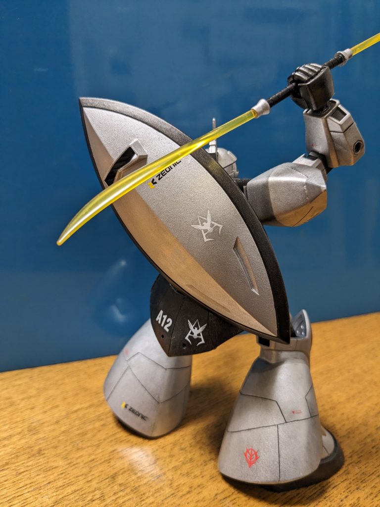 盾　500サフの上からシルバー塗りました。ザラザラ感、まぁ…これはこれでありかなと…合わせ目消し、スジ彫り、デカール張り…難しいです…😵‍💫