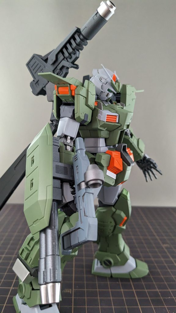 右からです。2連ビームガンの先端はプレミアムミラークロームを吹いてます。