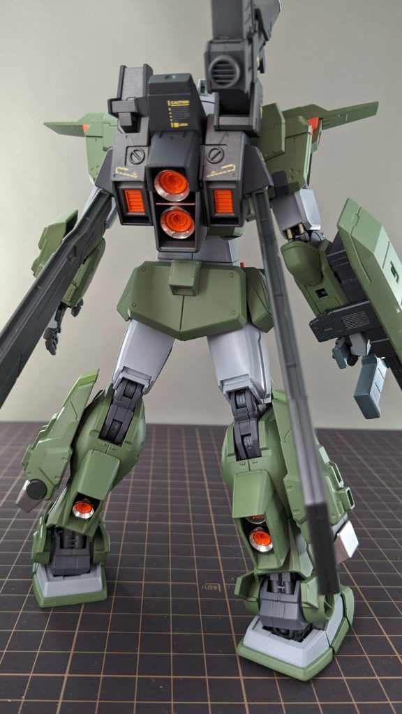 スラスターノズルはガイアのEXブラックの上にプレミアムミラークロームを重ねてギラギラにしてみました。